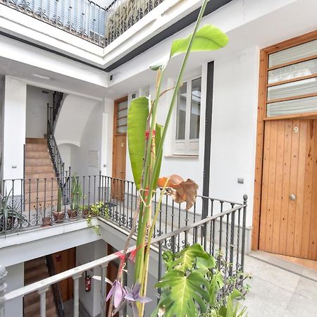 New! Bohemian Apartment In The Center Севиля Екстериор снимка