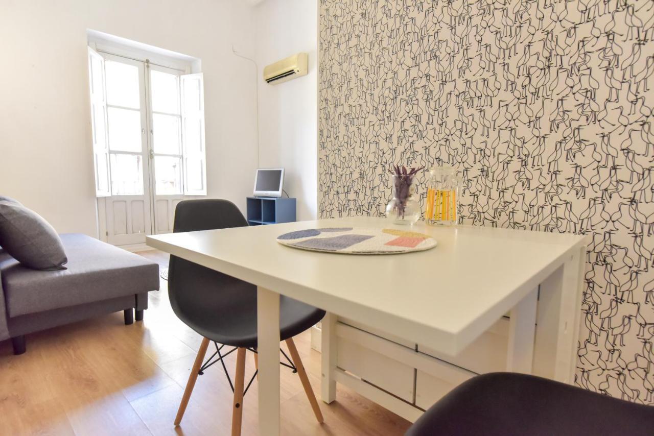 New! Bohemian Apartment In The Center Севиля Екстериор снимка
