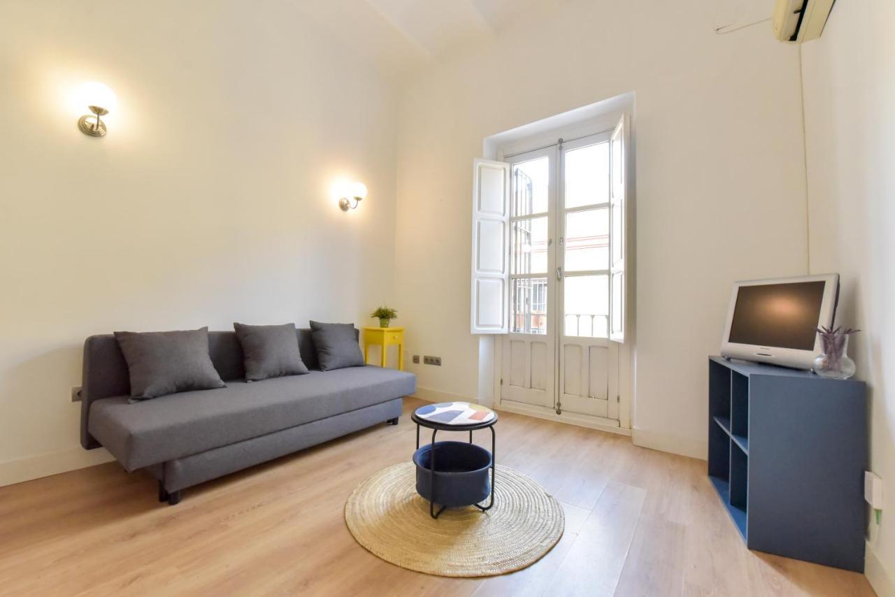 New! Bohemian Apartment In The Center Севиля Екстериор снимка