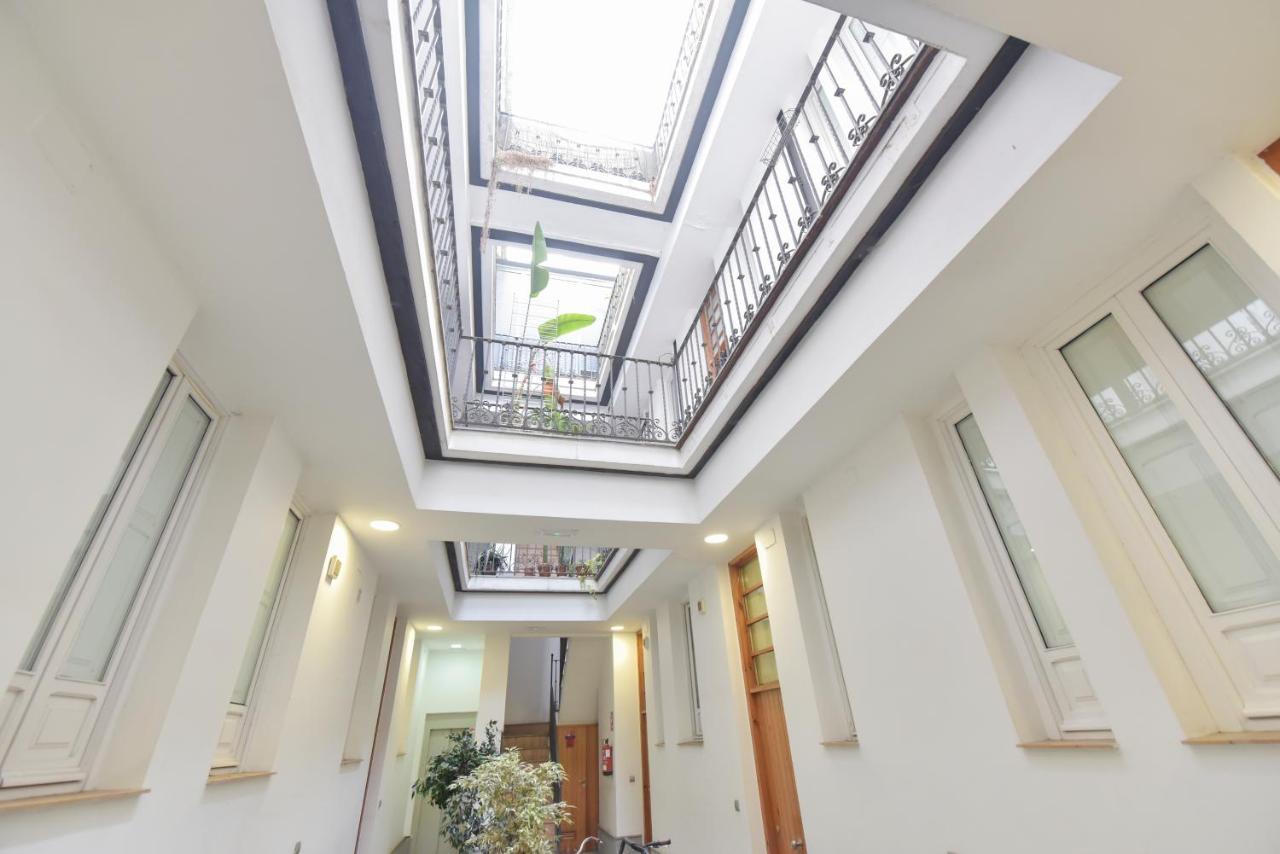 New! Bohemian Apartment In The Center Севиля Екстериор снимка
