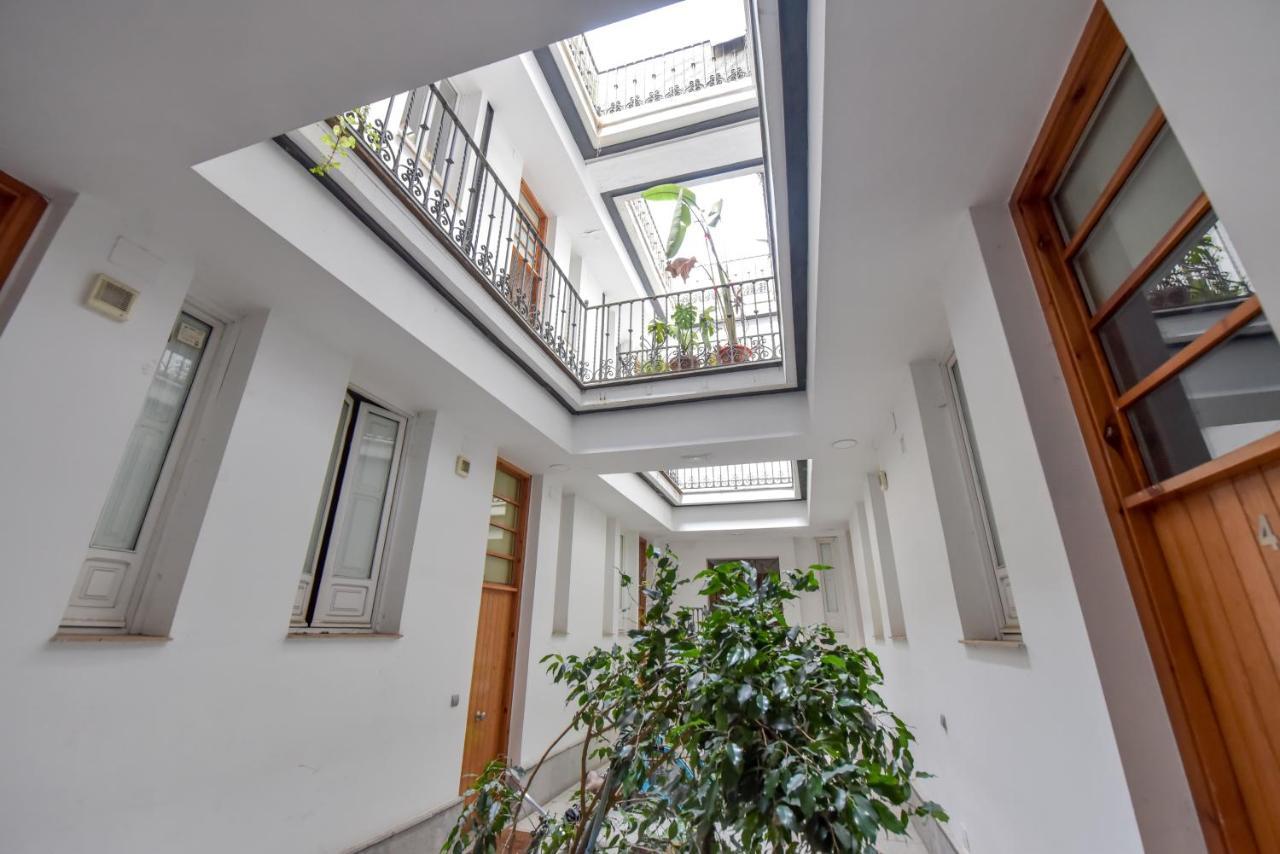 New! Bohemian Apartment In The Center Севиля Екстериор снимка